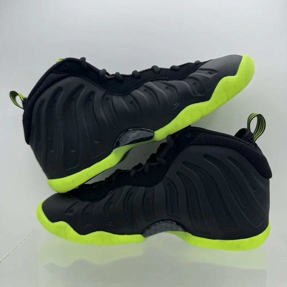 Nike little posite